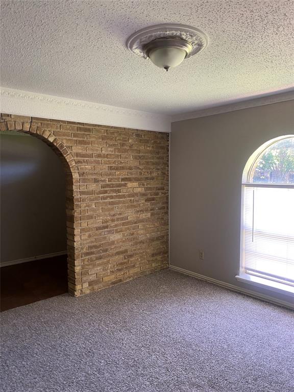 1033 Rosewood Drive Property Photo 2