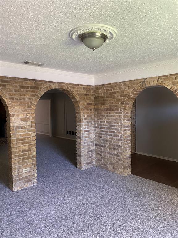 1033 Rosewood Drive Property Photo 3