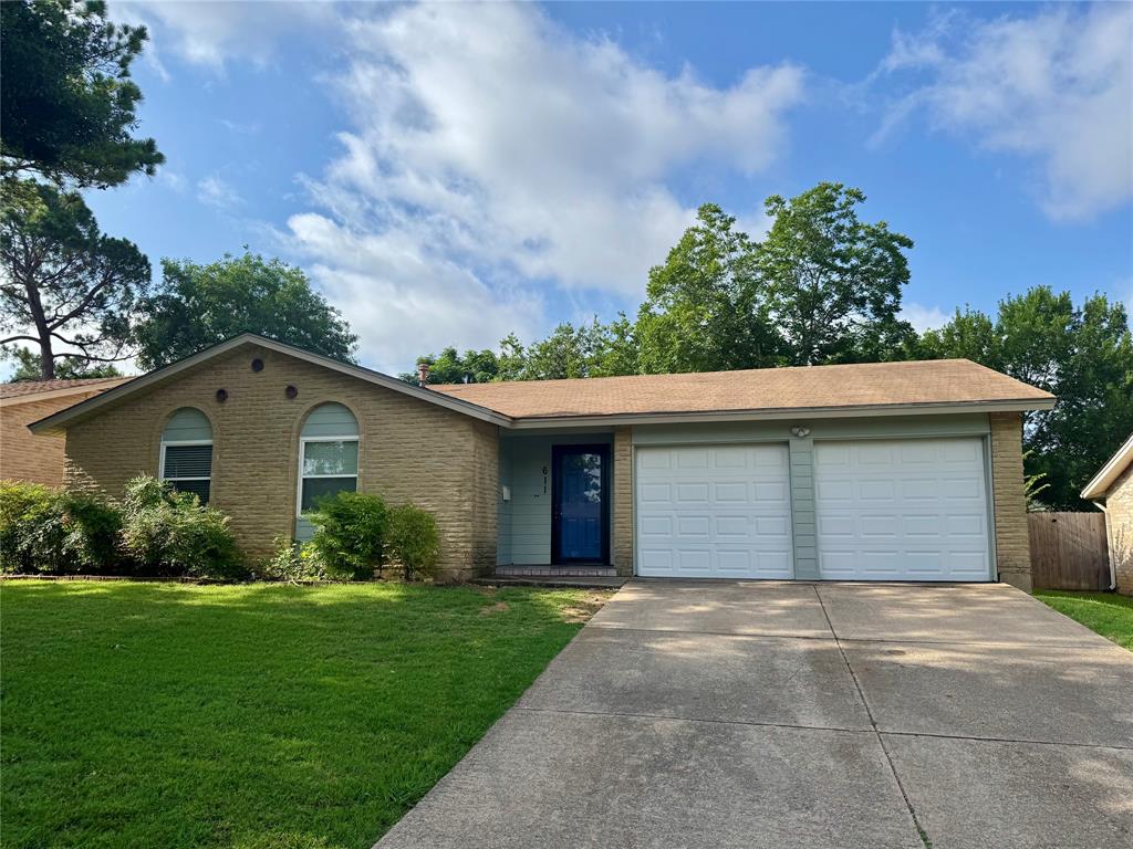 611 Johns Drive Property Photo 1