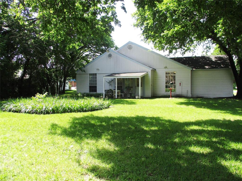 103 E Denison Avenue Property Photo 3
