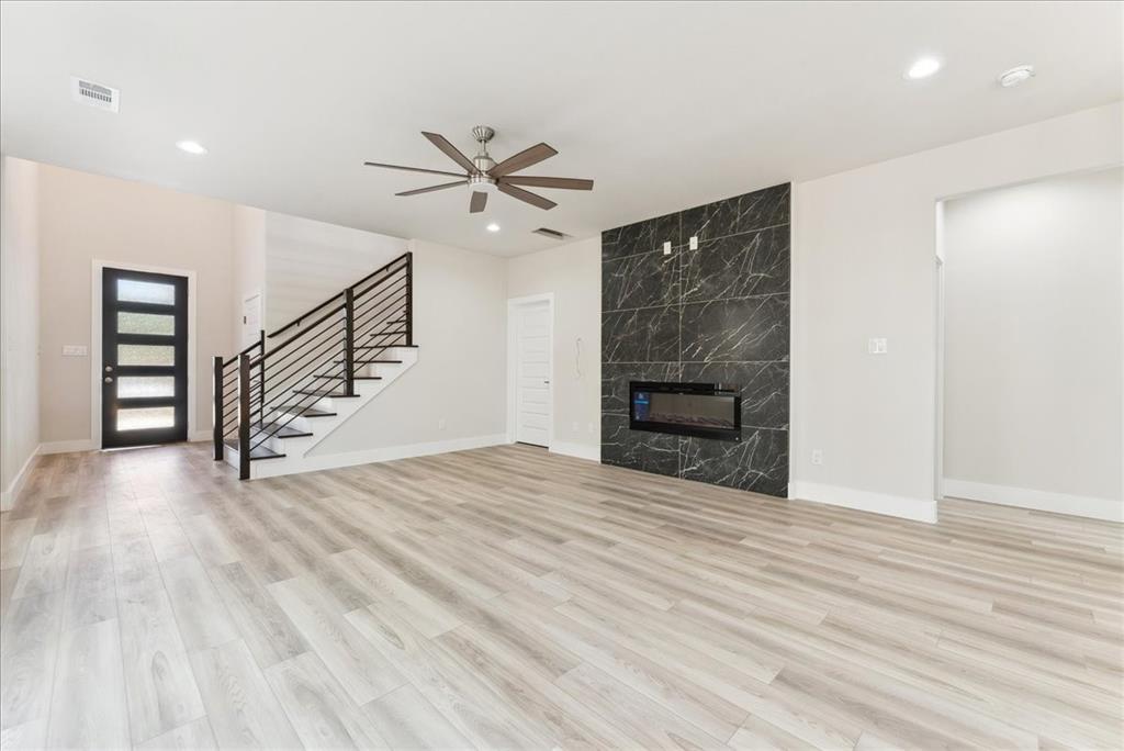 1903 Varsity Drive Property Photo 4