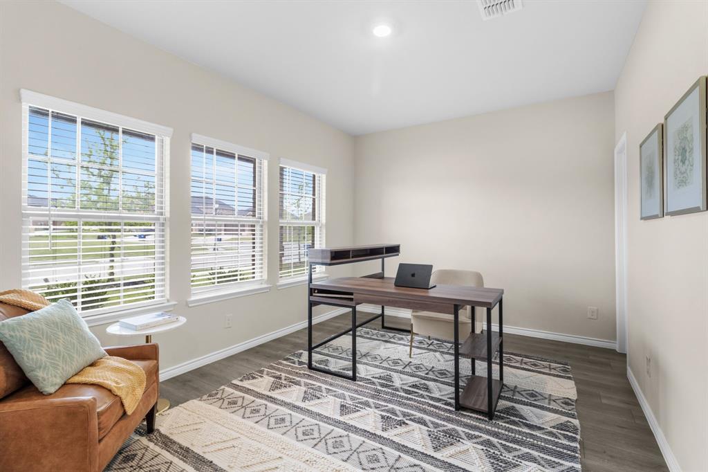 1304 Villalonga Drive Property Photo 4