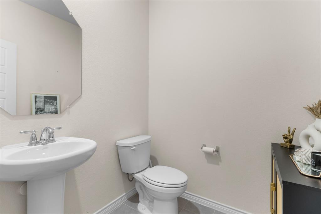 1304 Villalonga Drive Property Photo 6