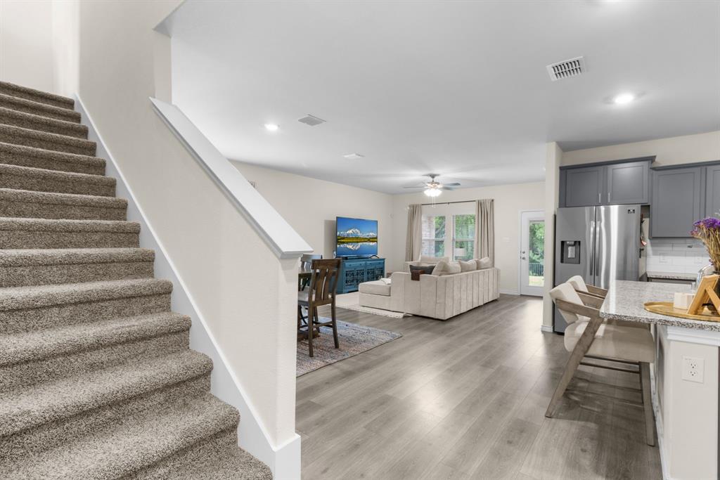 1304 Villalonga Drive Property Photo 7