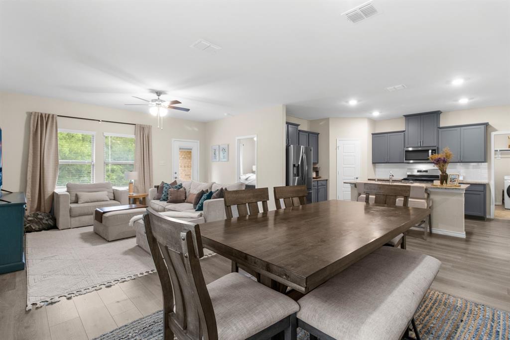 1304 Villalonga Drive Property Photo 11
