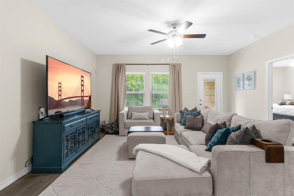 1304 Villalonga Drive Property Photo 12