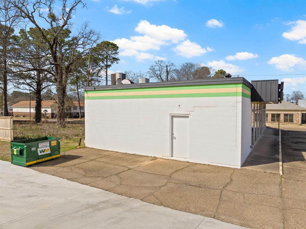 3725 N State Line Avenue Property Photo 10