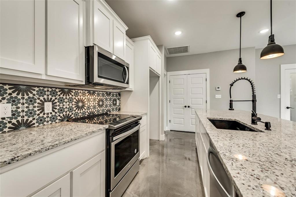 417 E Nelson Street Property Photo