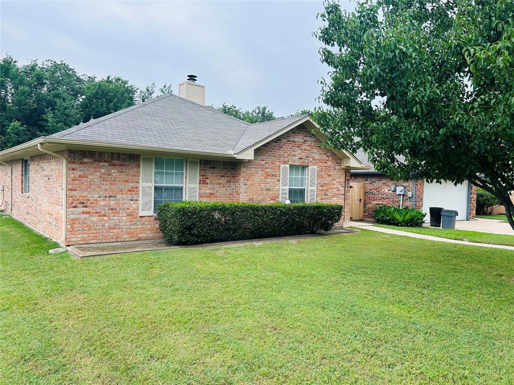 601 Lawrence Avenue Property Photo 1