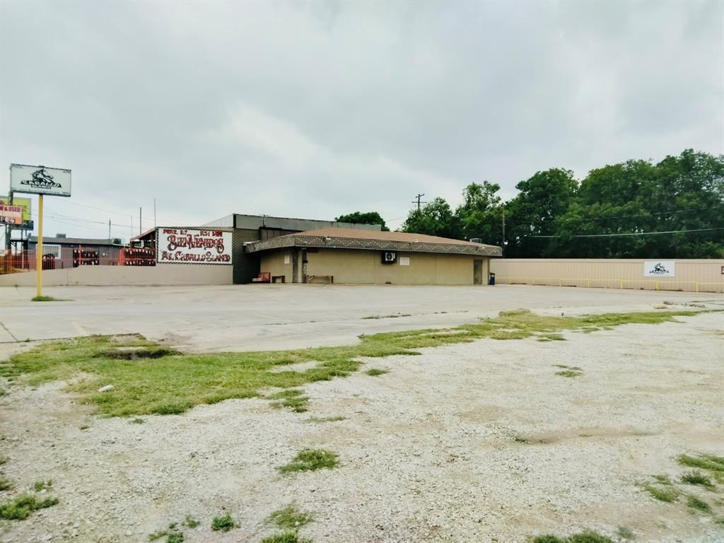 3203 N Main Street Property Photo 4