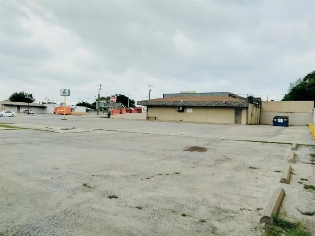 3203 N Main Street Property Photo 6