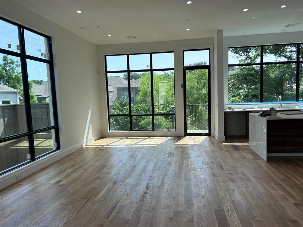 610 N Oak Cliff Boulevard Property Photo