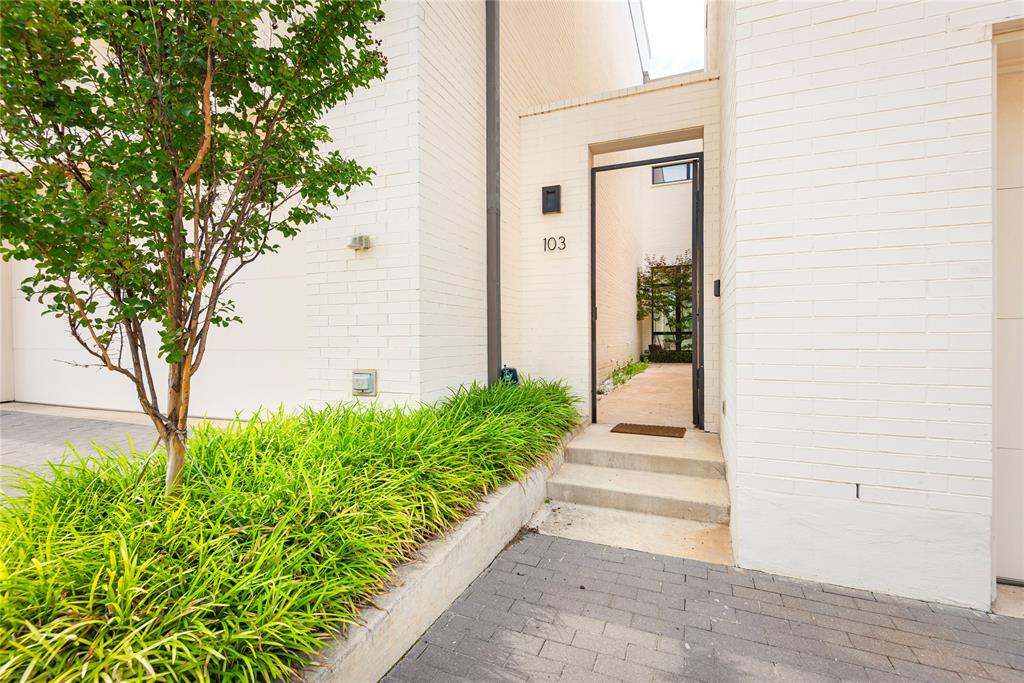 610 N Oak Cliff Boulevard Property Photo