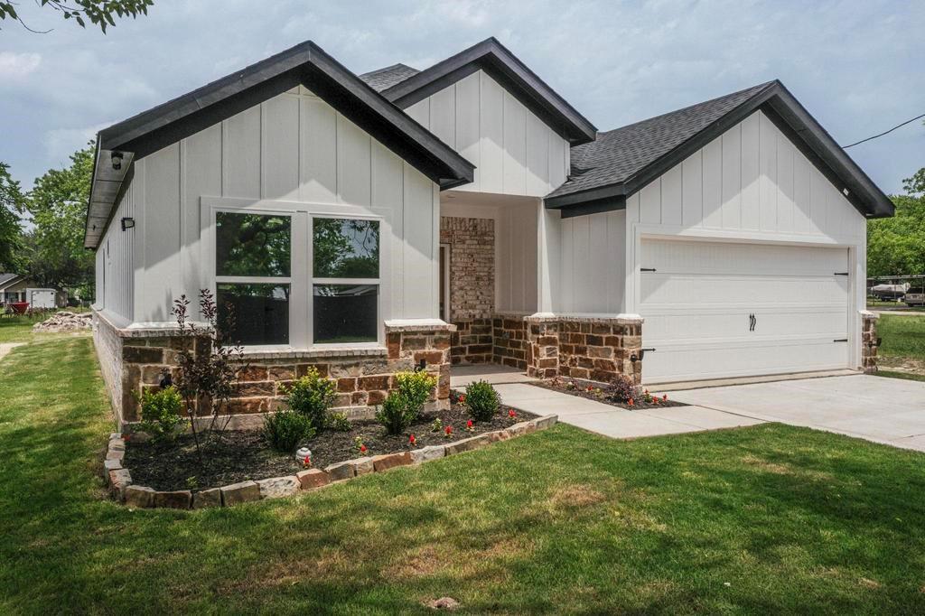 704 Witt Property Photo