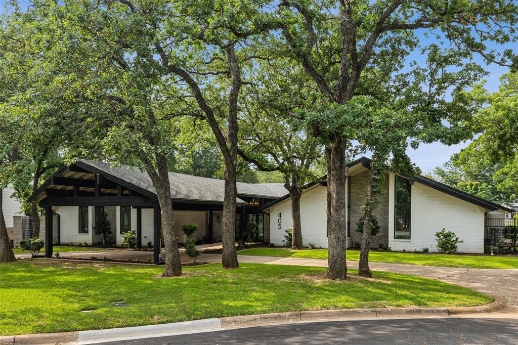 405 Woodbriar Court Property Photo 1