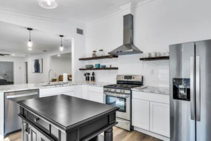 228 Stuart Drive Property Photo 3