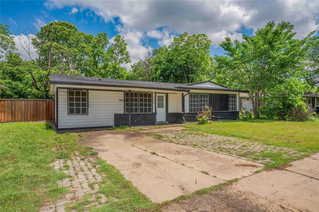 1209 E Lovers Lane Property Photo
