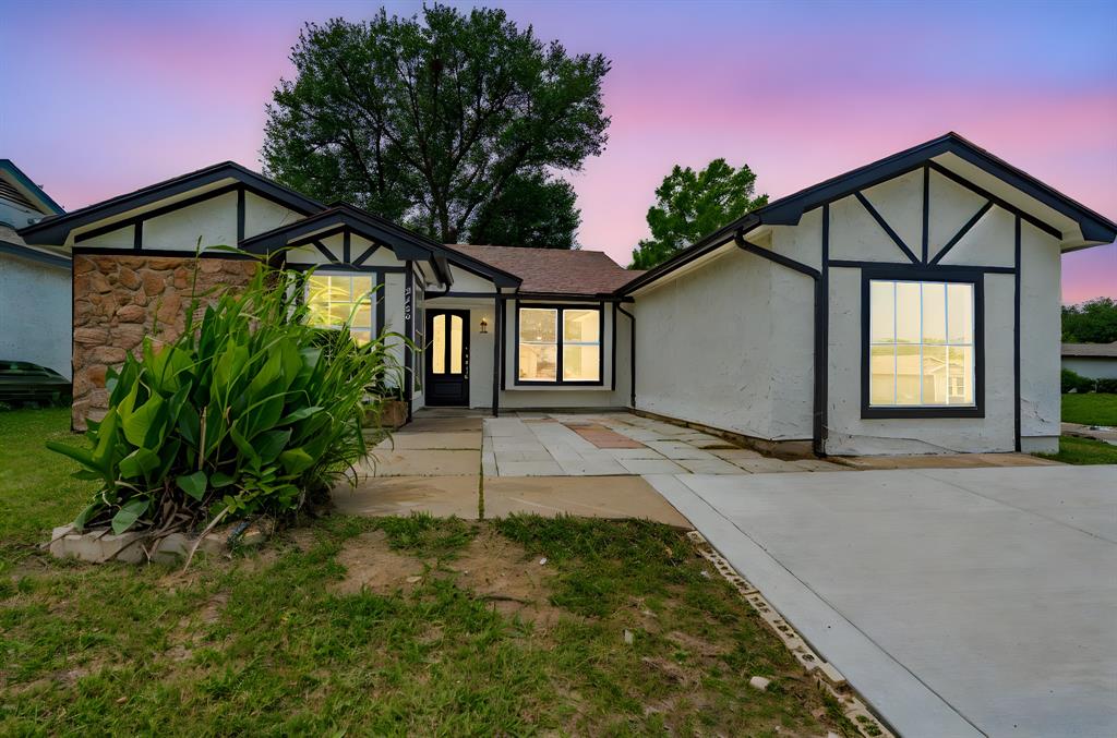 5400 Safari Property Photo