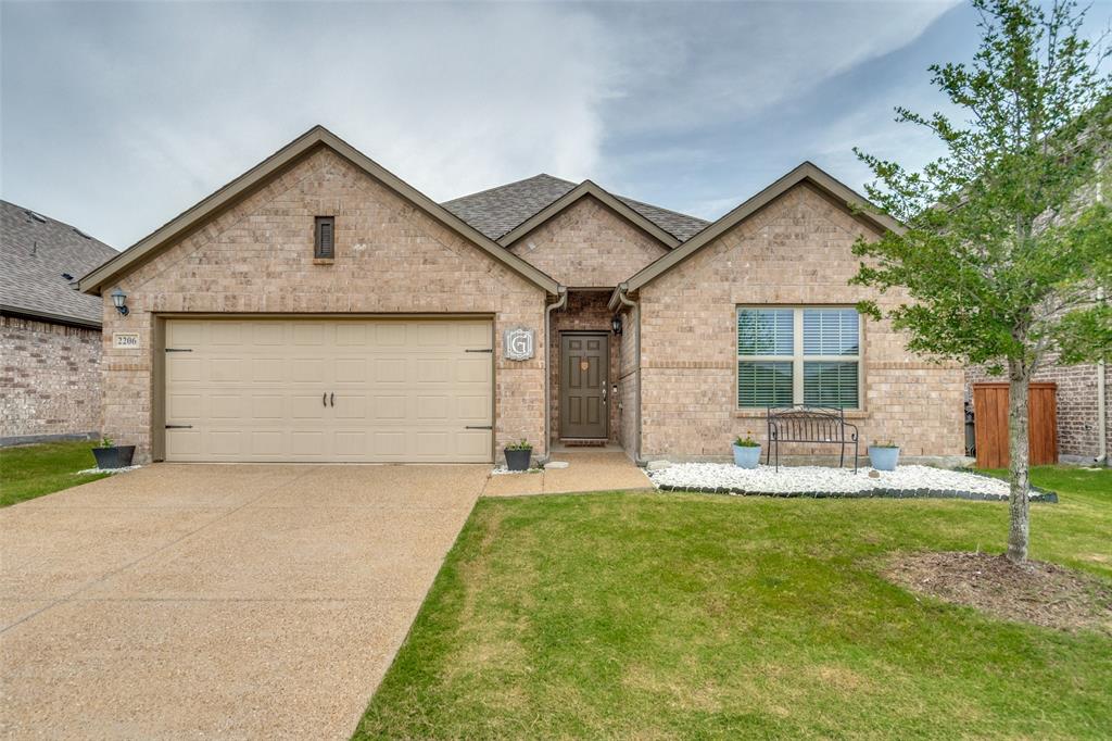2206 Maplewood Drive Property Photo 1