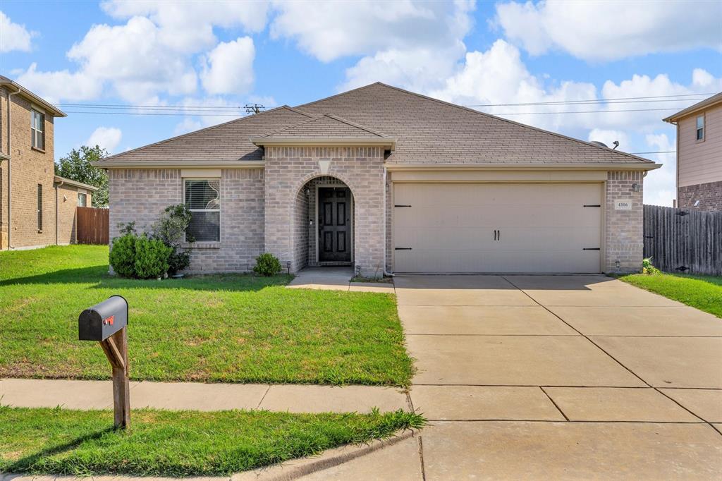 4506 Maplewood Avenue Property Photo 1