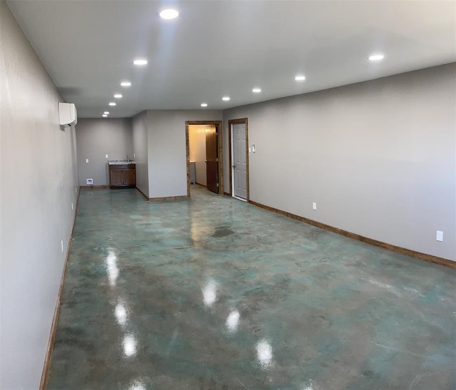 8224 I 35w Frontage Road Property Photo 4