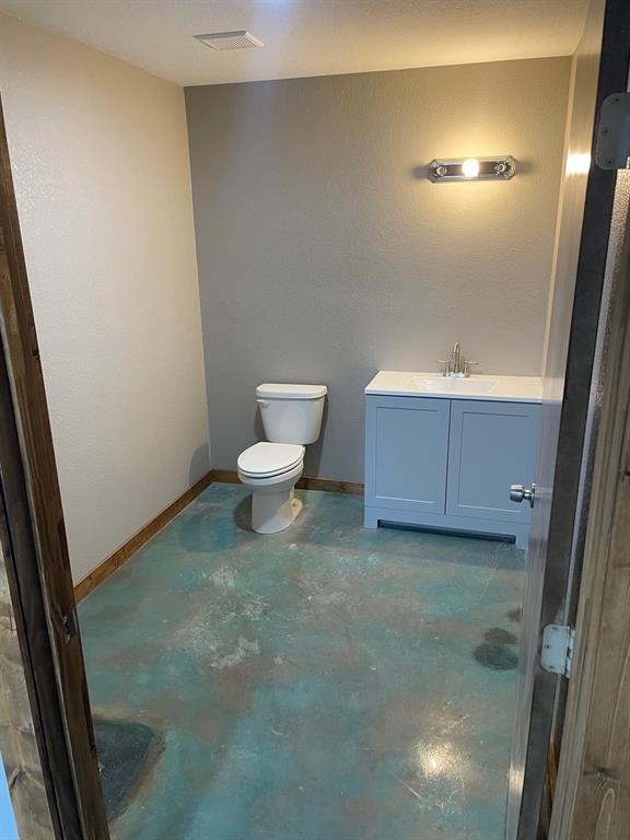 8224 I 35w Frontage Road Property Photo 5