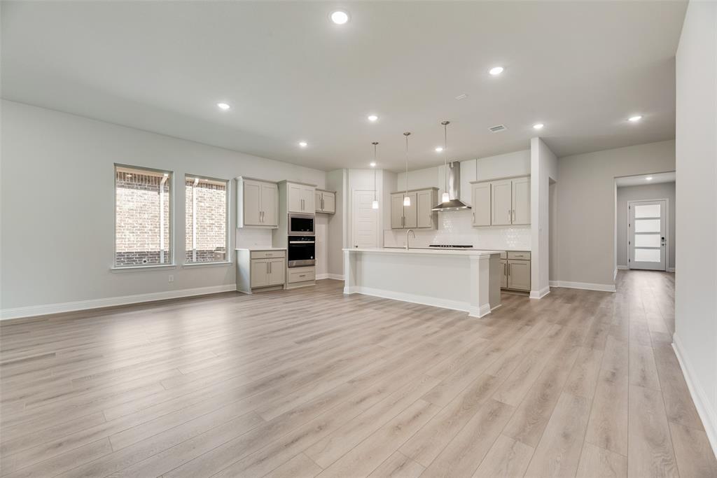 7111 Manhattan Drive Property Photo 10