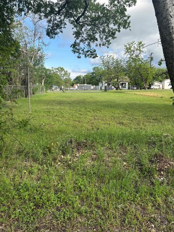 1611 Herring Avenue Property Photo