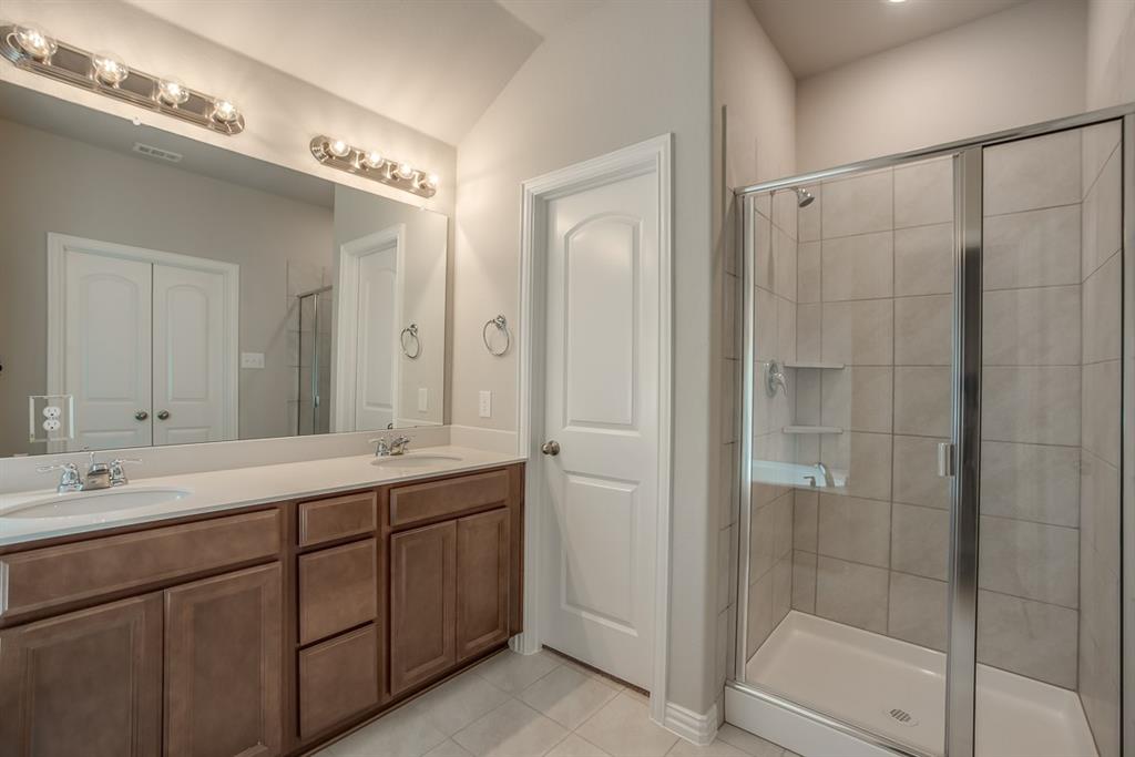 1910 Blackbird Lane Property Photo 10