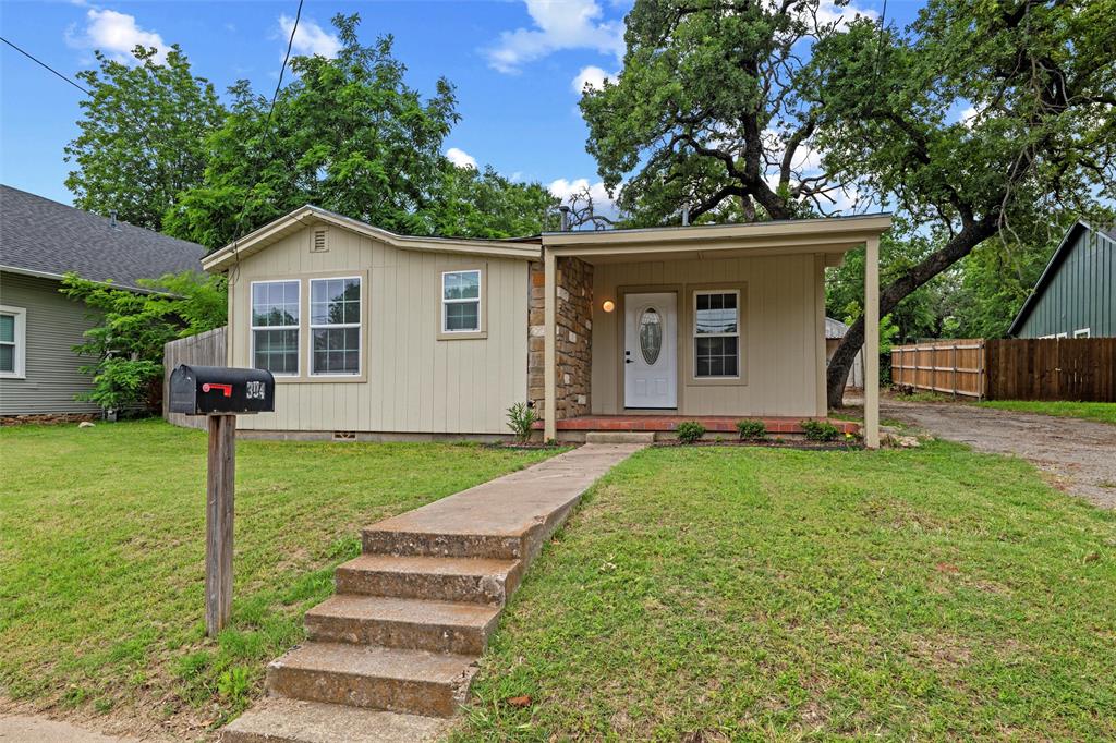 304 E Lee Avenue Property Photo