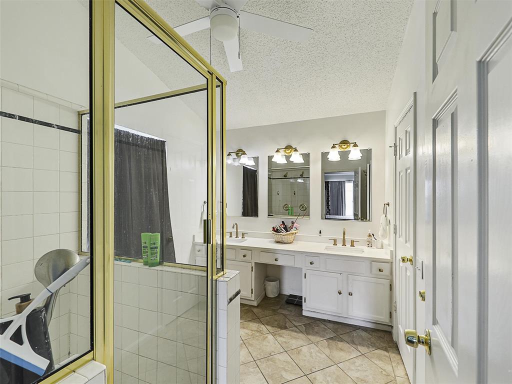 2501 Dahlia Drive Property Photo 8