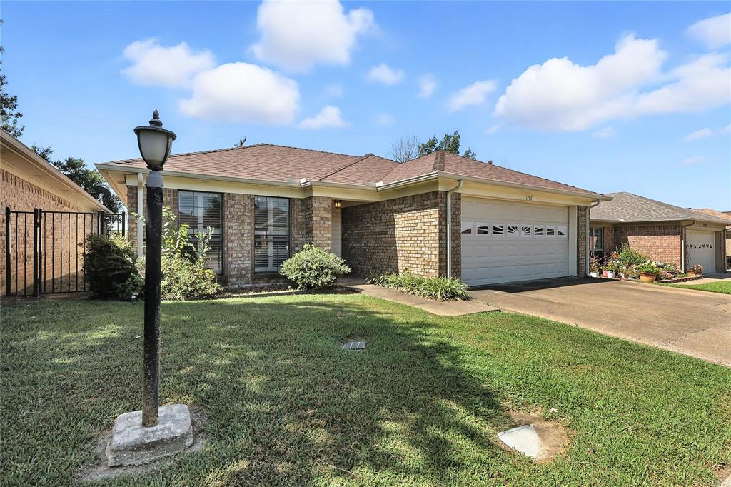 1756 Red Oak Circle Property Photo 1