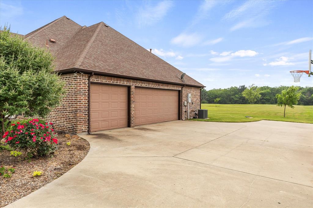 2035 Hodges Lake Drive Property Photo 4