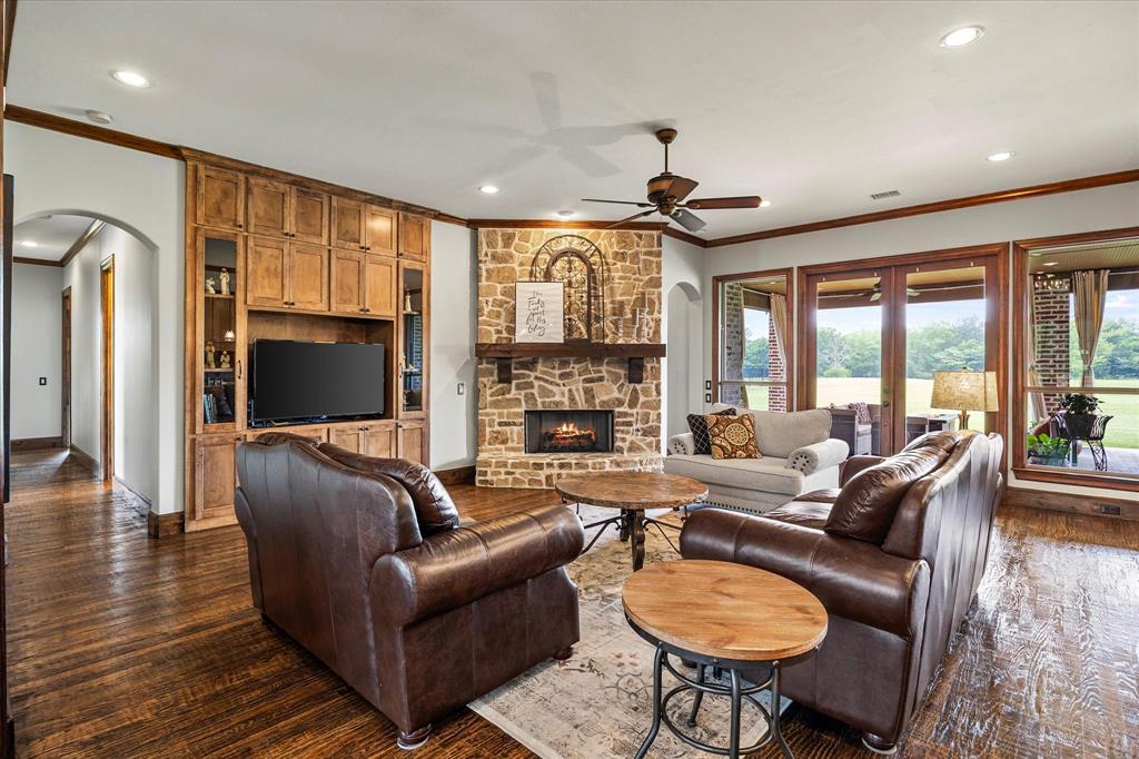 2035 Hodges Lake Drive Property Photo 10