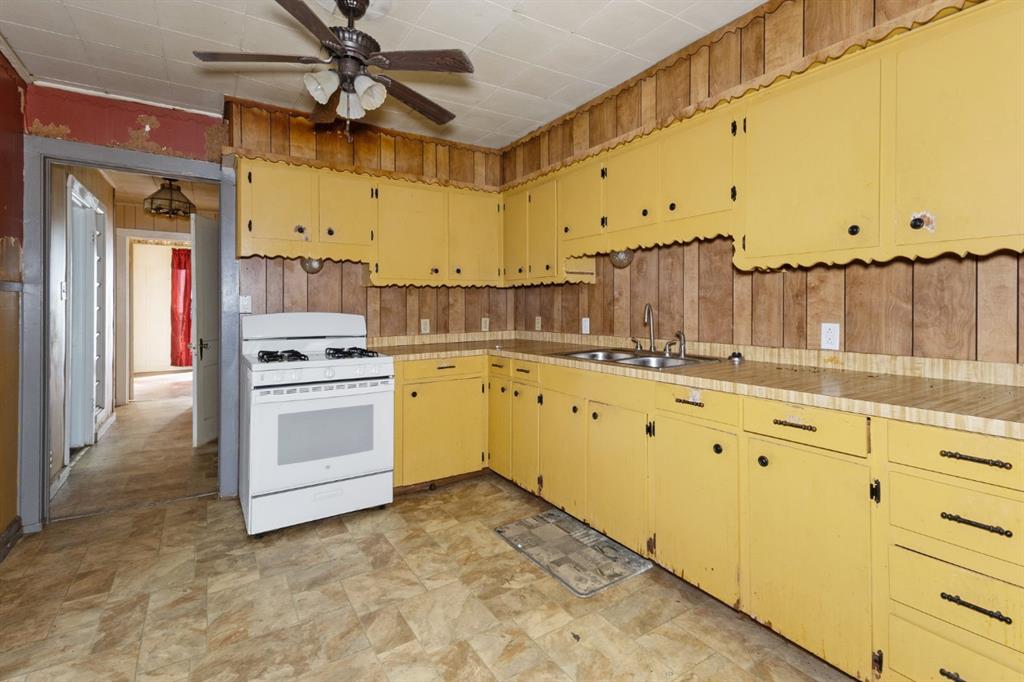 305 S Rusk Street Property Photo 11