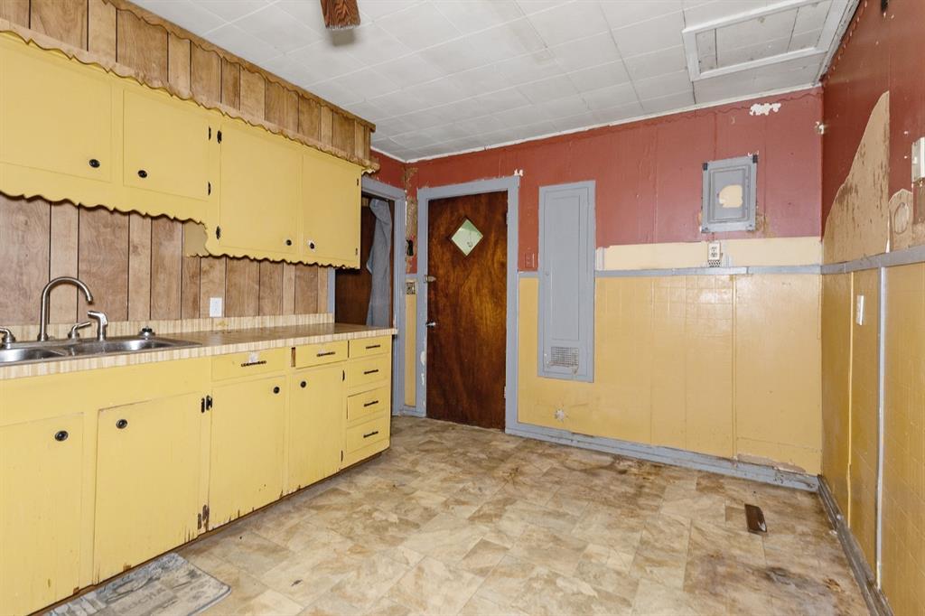 305 S Rusk Street Property Photo 12