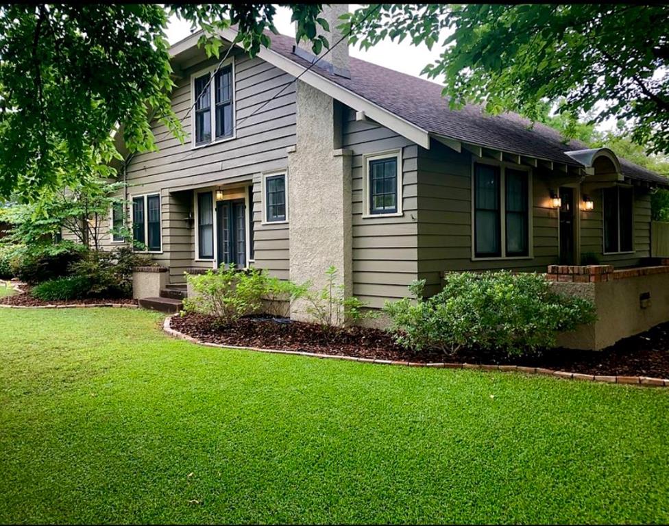 1001 S Locust Street Property Photo 1