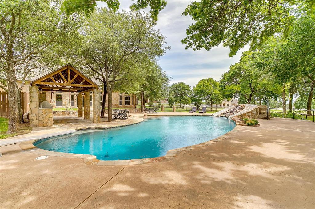 142 Wood Oak Trail Property Photo 4