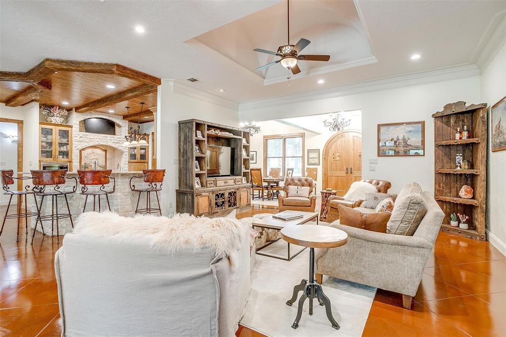 142 Wood Oak Trail Property Photo 6