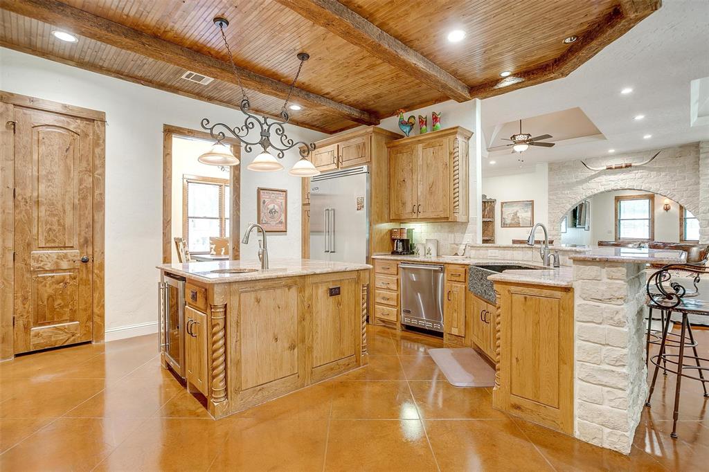 142 Wood Oak Trail Property Photo 8