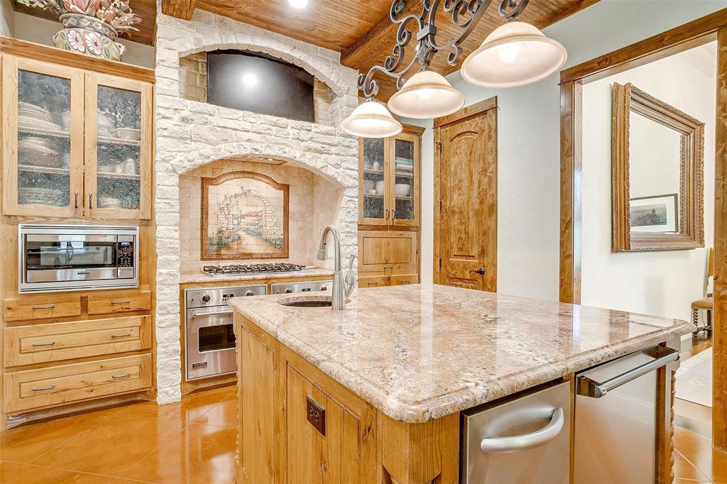 142 Wood Oak Trail Property Photo 9