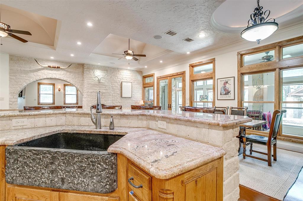 142 Wood Oak Trail Property Photo 10