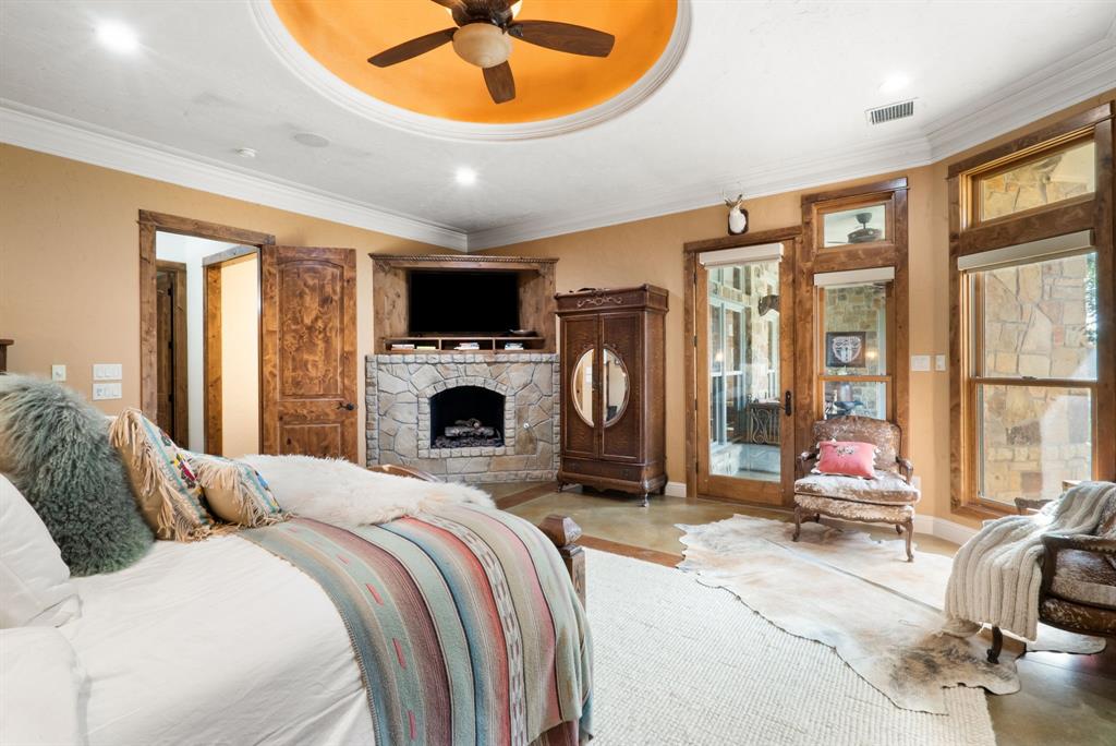 142 Wood Oak Trail Property Photo 16