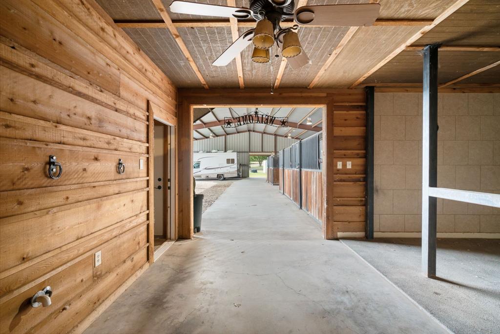 142 Wood Oak Trail Property Photo 32