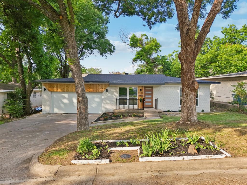 2121 Forest Oaks Drive Property Photo 1