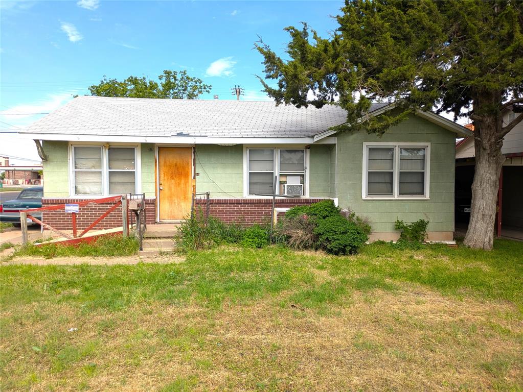 2214 N Woodland Street Property Photo 1
