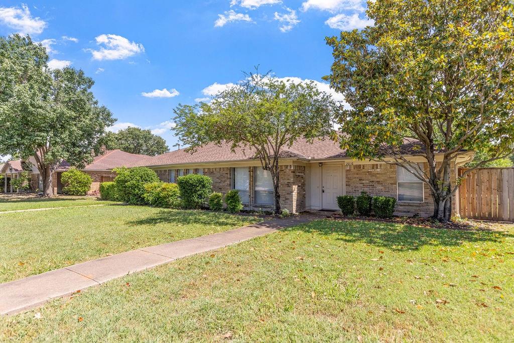 2016 Auburn Drive Property Photo 1