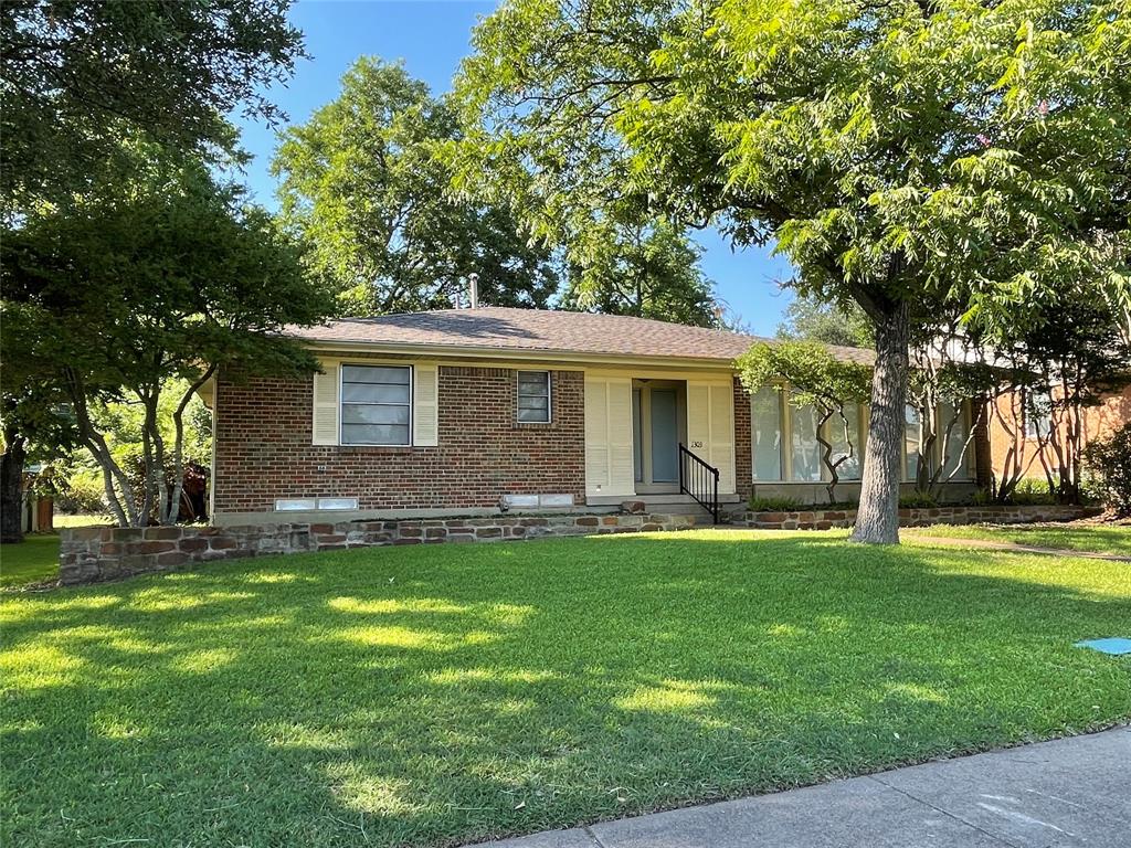 1303 Northlake Drive Property Photo 1