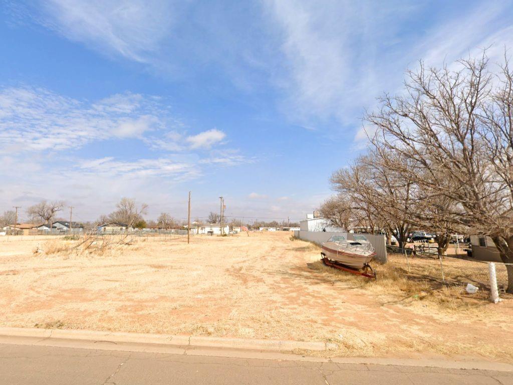2825 E 7th Street Property Photo