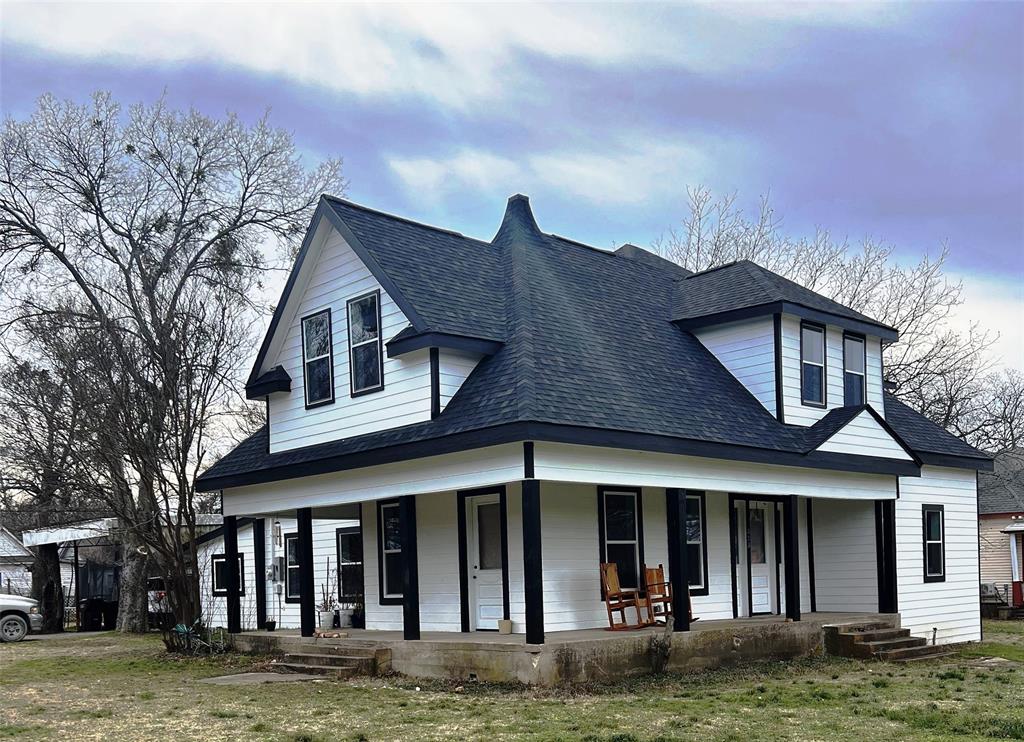 323 E Grand Street Property Photo